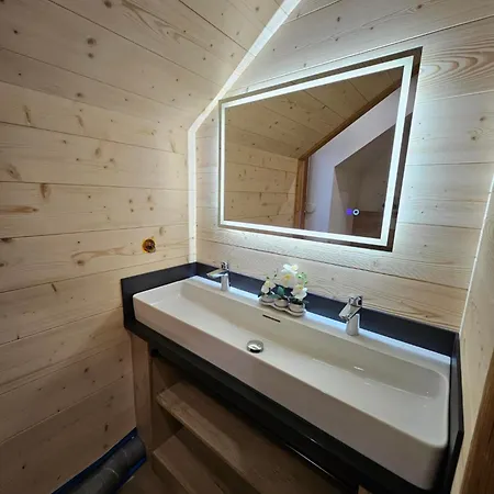 Bleuet, Petit Loft 2 A 6 Personnes, Avec Salle De Jeux Et Dans La アパート