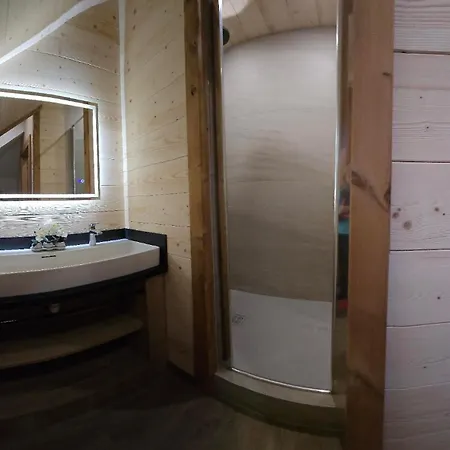 Bleuet, Petit Loft 2 A 6 Personnes, Avec Salle De Jeux Et Dans La アパート