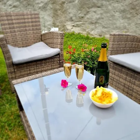 Bleuet, Petit Loft 2 A 6 Personnes, Avec Salle De Jeux Et Dans La * ヴォントロン