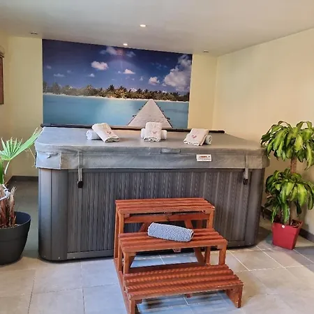 Apartment Bleuet, Petit Loft 2 A 6 Personnes, Avec Salle De Jeux Et Dans La *